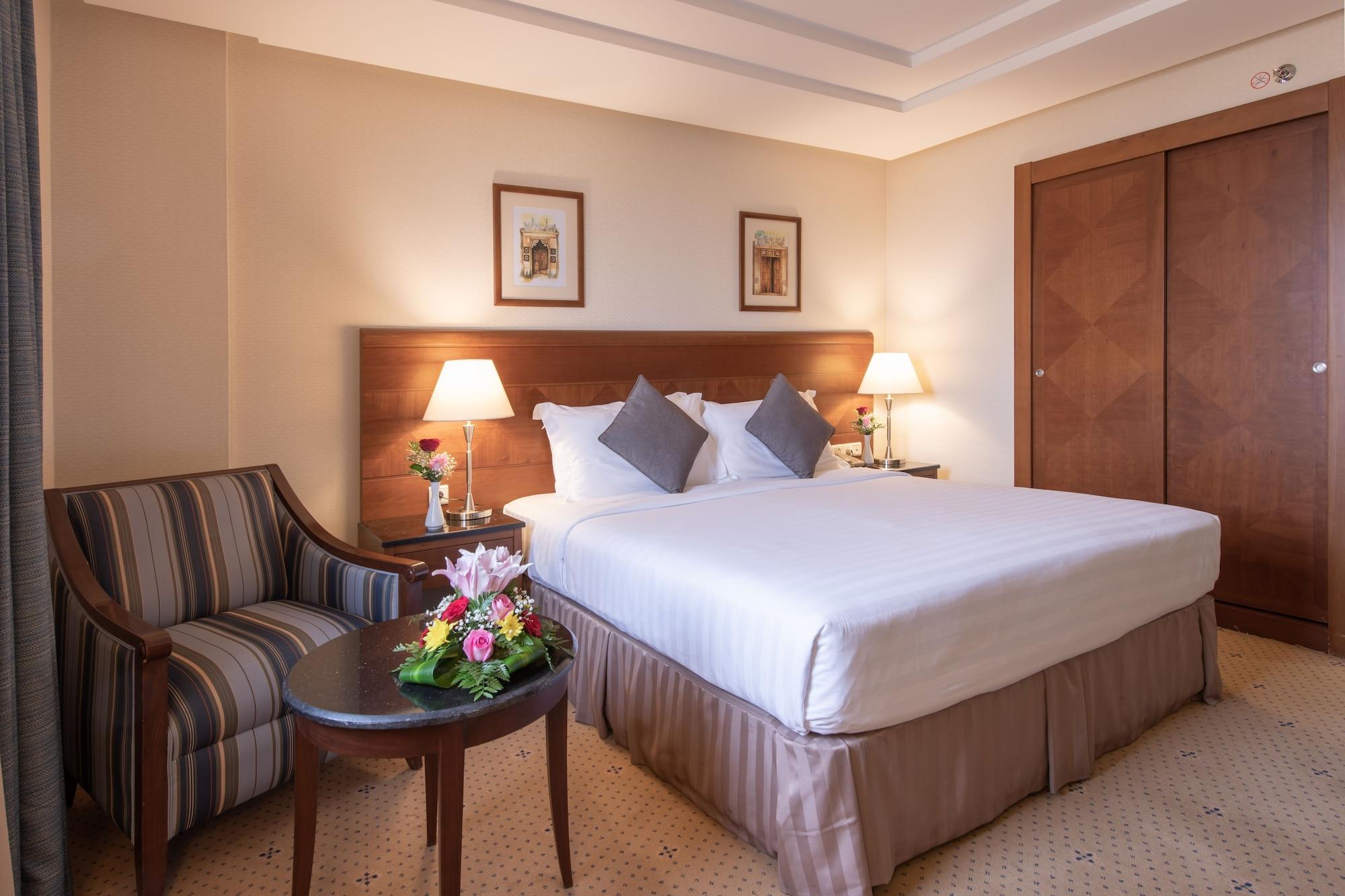होटल Crowne Plaza Palace By Ihg