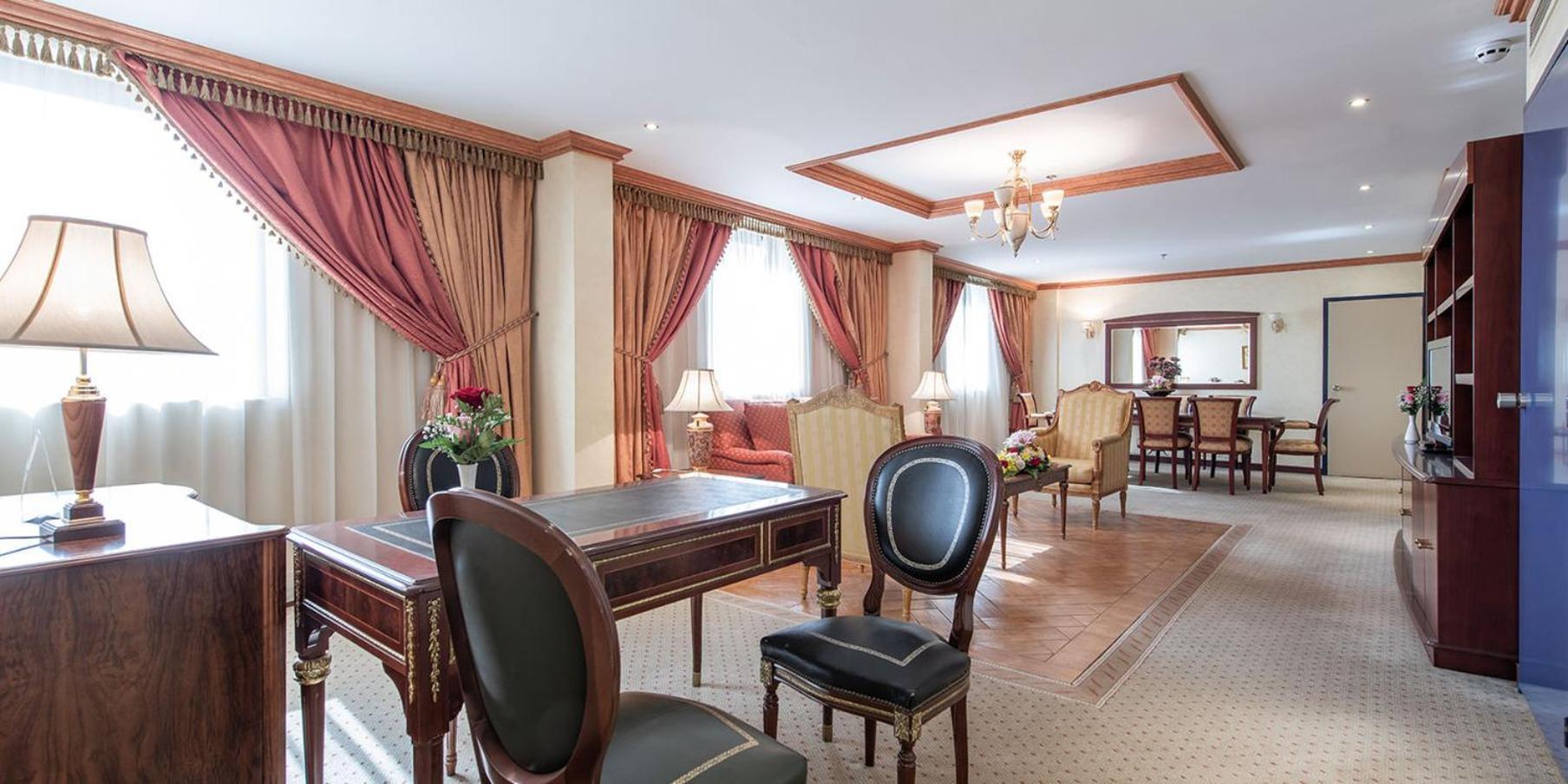 होटल Crowne Plaza Palace By Ihg 4*