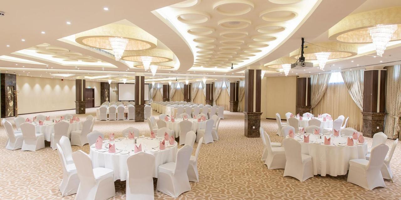 Crowne Plaza Palace By Ihg होटल