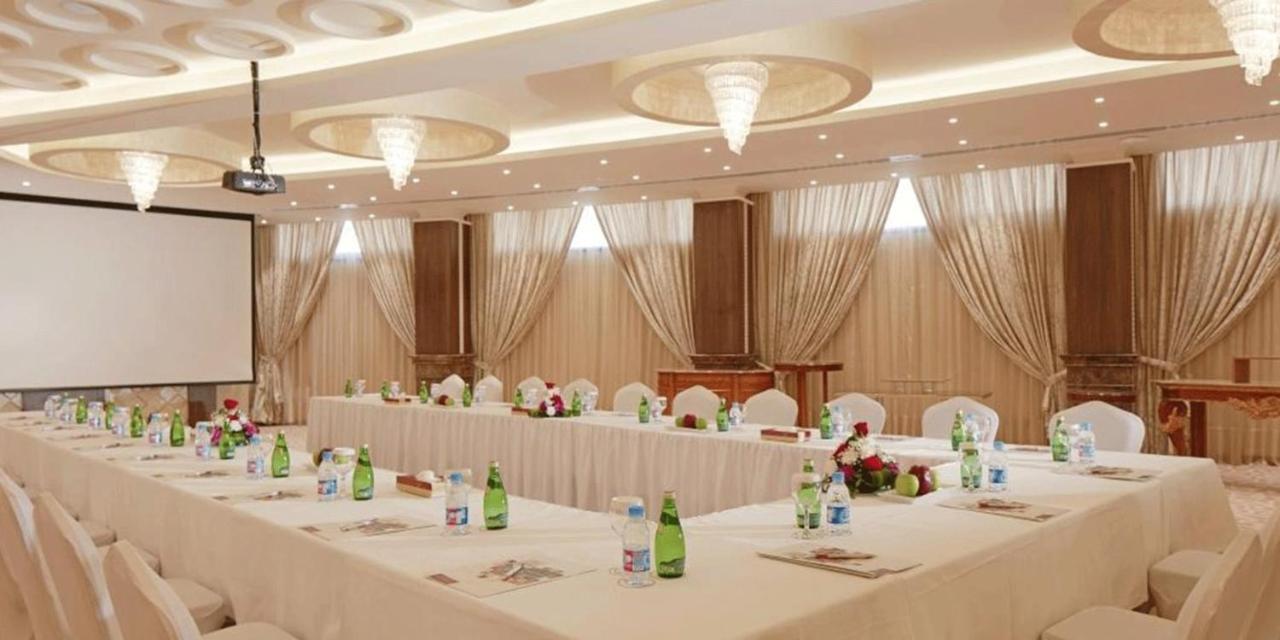 Crowne Plaza Palace By Ihg होटल
